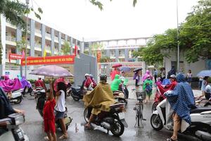 Học sinh tiểu học Hạ Đình trở lại trường sau vụ cháy công ty Rạng Đông