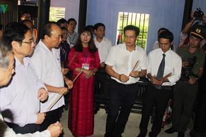 Thủ tướng thăm nhà lưu niệm Chủ tịch Hồ Chí Minh tại Huế