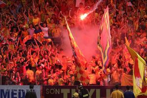 CLB Hà Nội bị 'treo sân,' nộp phạt 85 triệu đồng sau sự cố pháo sáng