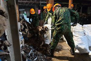 Đã thu gom được hơn 24.000 kg phế thải nhiễm độc tại Công ty Rạng Đông