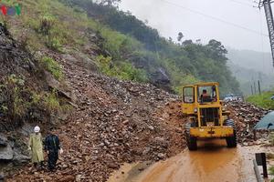 Hình ảnh mưa lũ kinh hoàng, gây sạt lở chia cắt đường Hồ Chí Minh