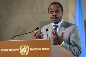 Cựu Bộ trưởng Y tế tham ô tiền quỹ cho đại dịch Ebola