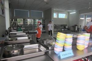 Kiểm tra bếp ăn tập thể các trường học