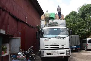 Bắt xe chở 50 tấn bánh kẹo, đồ chơi Trung Quốc