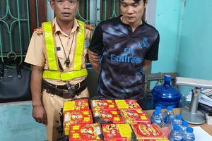 Bắt giữ đối tượng vận chuyển 17 kg pháo lậu