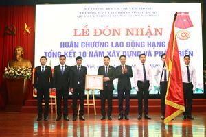 Trường Đào tạo cán bộ TT&TT đón nhận Huân chương Lao động hạng Ba