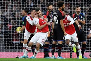 VAR trở thành cơn ác mộng, Arsenal hòa thất vọng Crystal Palace