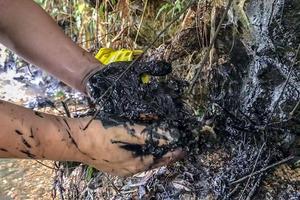 Gốm sứ Thanh Hà lên tiếng về sự cố xả dầu thải sông Đà