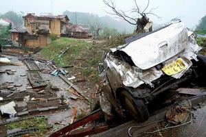 Siêu bão tàn phá Nhật, 2 người Việt mất tích, ít nhất 19 người chết