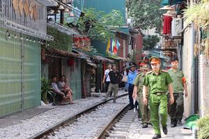 Hà Nội kiểm tra, không để phố cà phê đường tàu tái hoạt động