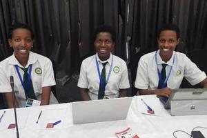 3 nữ sinh Rwanda phát triển ứng dụng chống tham nhũng