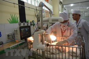 Nối thành công tá tràng bị đứt rời cho bé trai 11 ngày tuổi