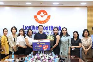 Trao thưởng Chương trình “Mừng ngày Độc lập, tấp nập quà khủng cùng Ví Việt”