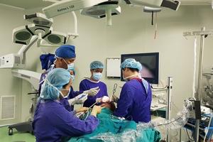 Hút bỏ 6,5kg mỡ đặc, da thừa cho người phụ nữ sau giảm cân 20kg