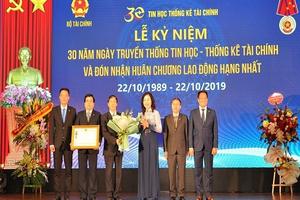 Đón nhận Huân chương Lao động Hạng Nhất