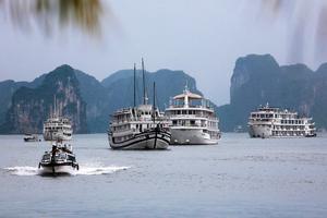 Quảng Ninh: Dừng việc tăng phí tham quan vịnh Hạ Long
