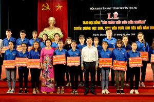 Tuyên Quang: Trên 2.400 học sinh, sinh viên được khen thưởng