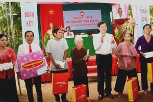 Tổng Thanh tra Chính phủ Lê Minh Khái dự ngày hội Đại đoàn kết ở Bến Tre