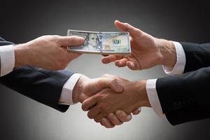 Bài 2: Lợi ích nhóm “vấy bẩn” đời sống tinh thần xã hội