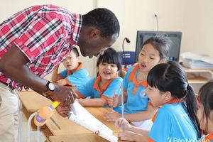 Chấn chỉnh hoạt động dạy tiếng Anh với giáo viên nước ngoài