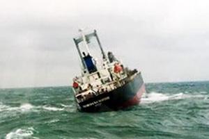 Tập trung xử lý sự cố tràn dầu từ tàu hàng bị chìm ở vùng biển Hà Tĩnh