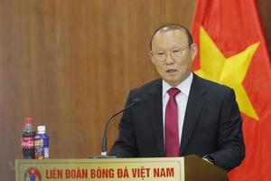 HLV Park Hang-seo cảm ơn bầu Đức trong ngày gia hạn hợp đồng