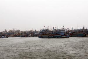 Vùng áp thấp giữa Biển Đông đã mạnh lên thành áp thấp nhiệt đới