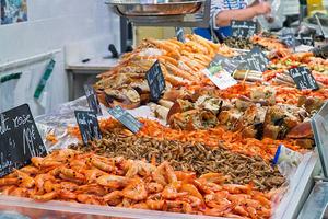 Bị tôm cứa vào tay, người đàn ông tử vong sau 6 ngày