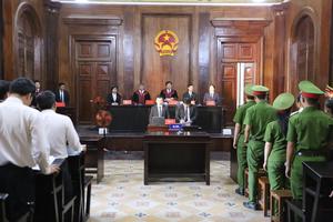Bà Hứa Thị Phấn tỉnh táo, da dẻ hồng hào nhưng cố tình né tránh pháp luật