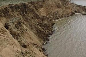 Khai thác cát gây sạt lở nghiêm trọng bờ sông Krông Ana 