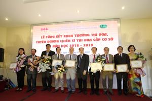 Trường Đại học Kinh doanh và Công nghệ Hà Nội khen thưởng chiến sỹ thi đua cơ sở