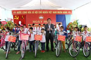 Chủ tịch tỉnh Thái Nguyên tham dự Ngày hội Đại đoàn kết