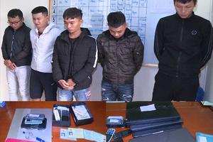 Bắt 5 đối tượng lừa đảo tiền của khách hàng qua mạng