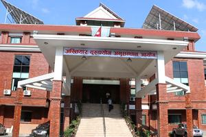 Nepal: Cấp giấy phép cho hàng chục người không qua sát hạch, 2 cán bộ hầu tòa