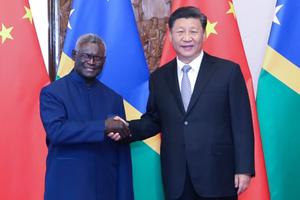 Nghị sĩ Solomon cáo buộc Trung Quốc và Đài Loan đề nghị đưa hối lộ