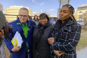 New York trả 625.000 USD cho người mẹ bị cảnh sát giật con ra khỏi tay