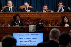 Chuyên gia pháp lý có ý kiến trái chiều về điều tra luận tội ông Trump