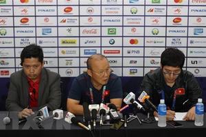 HLV Park Hang-seo lý giải về việc chọn Văn Toản thay Tiến Dũng