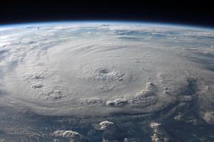 Đã đến lúc hành động chống tham nhũng và biến đổi khí hậu