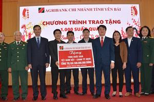 Trao 1.000 suất quà trị giá 500 triệu đồng cho hộ nghèo, chính sách
