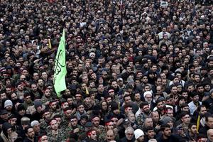 Hàng chục ngàn người tập trung tại tang lễ của tướng Soleimani ở Iran