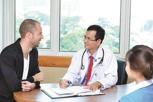 Triển khai các giải pháp thu hút người nước ngoài đến Việt Nam khám, chữa bệnh