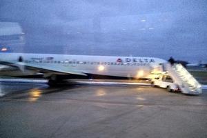 Mỹ: Máy bay chở 107 hành khách bị trượt khỏi đường băng