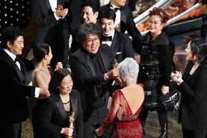 'Parasite' lập kỳ tích trong một mùa Oscar mang tính toàn cầu