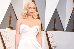 Mãn nhãn với 15 trang phục thảm đỏ Oscar ấn tượng nhất mọi thời đại