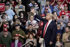 Tổng thống Donald Trump vận động tranh cử tại bang Arizona