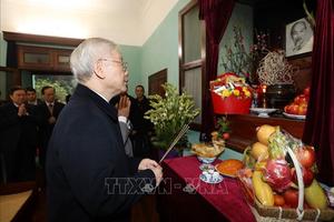 Tổng bí thư, Chủ tịch nước dâng hương tưởng niệm Bác Hồ tại Nhà 67