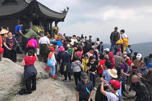 Yên Tử dần đông khách trở lại