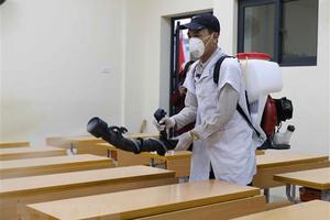 Hà Nội phun thuốc khử trùng toàn bộ cơ sở giáo dục phòng dịch bệnh