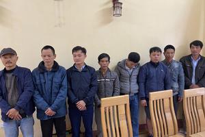 Bắt quả tang 8 con bạc say sưa sát phạt 
